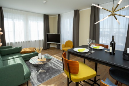 Wohnzimmer und Esszimmer Wohnung 5